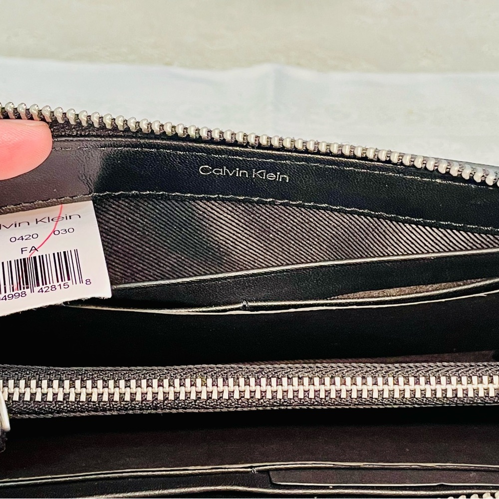 Calvin Klein Genuine Leather RFID Zip Around Wallet – Gray/Black - Picture 4 of 8